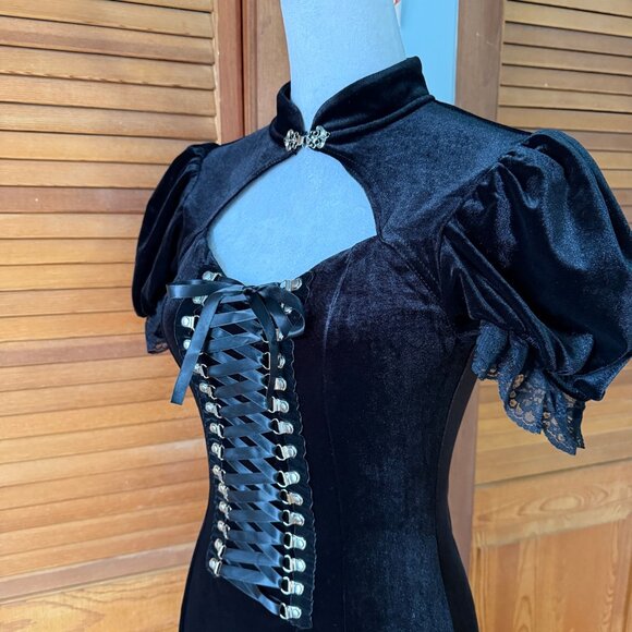 Gothic Victorian Visual Kei Velvet Obsessions Lace-up Front Gown Dress - Picture 8 of 11
